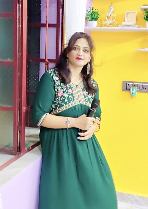 Jolly Miss, founder and Head Senior English Educator